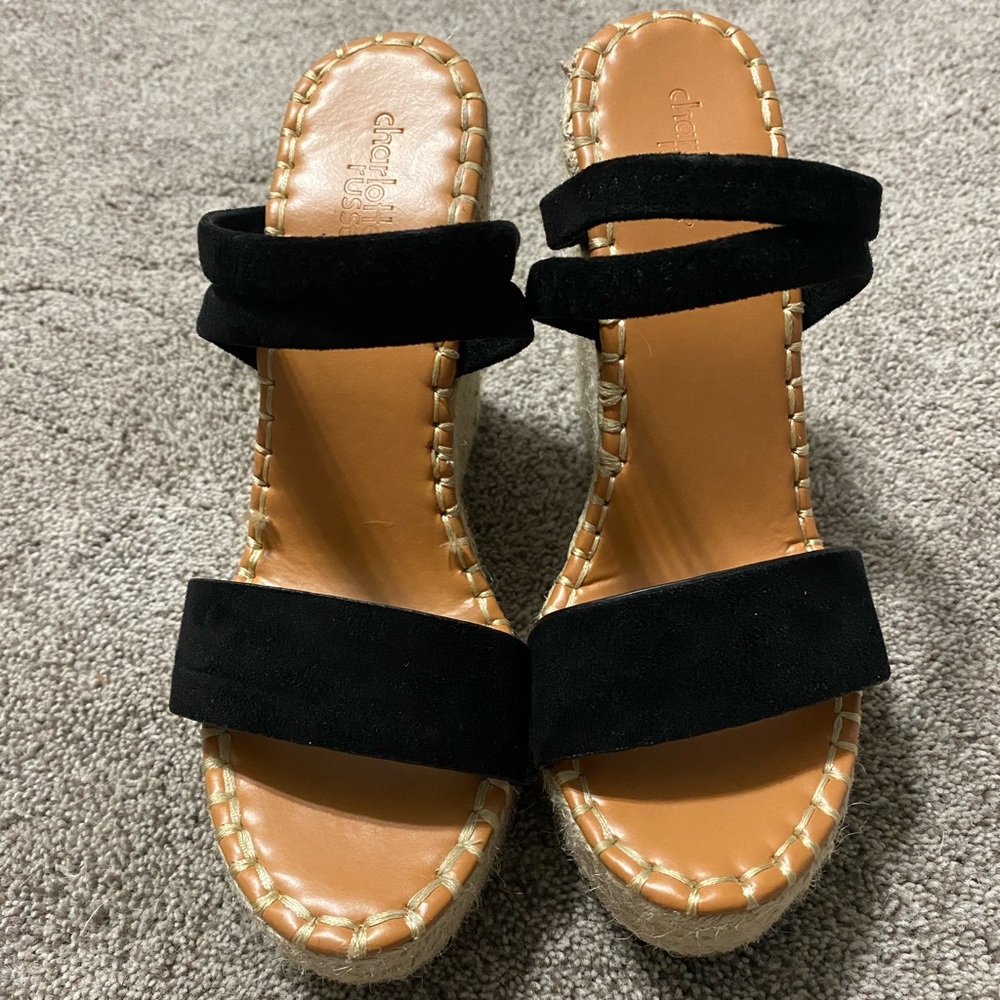 Black wedges